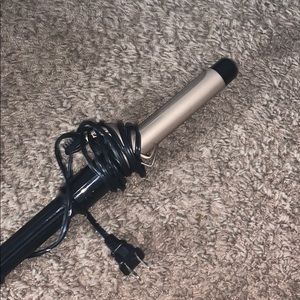 A curling iron